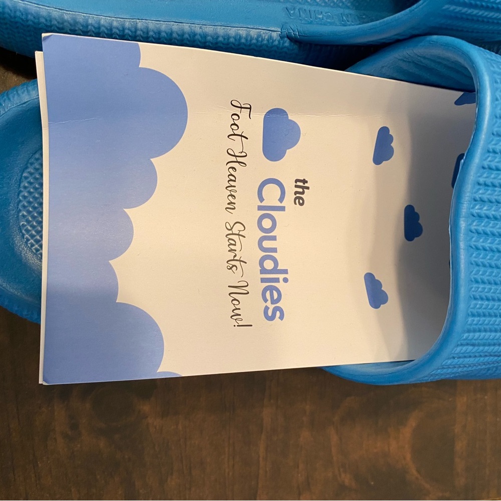 Women’s The Cloudies Light Blue Slide Slippers Size 42-43 (10) NWOT - Picture 2 of 5